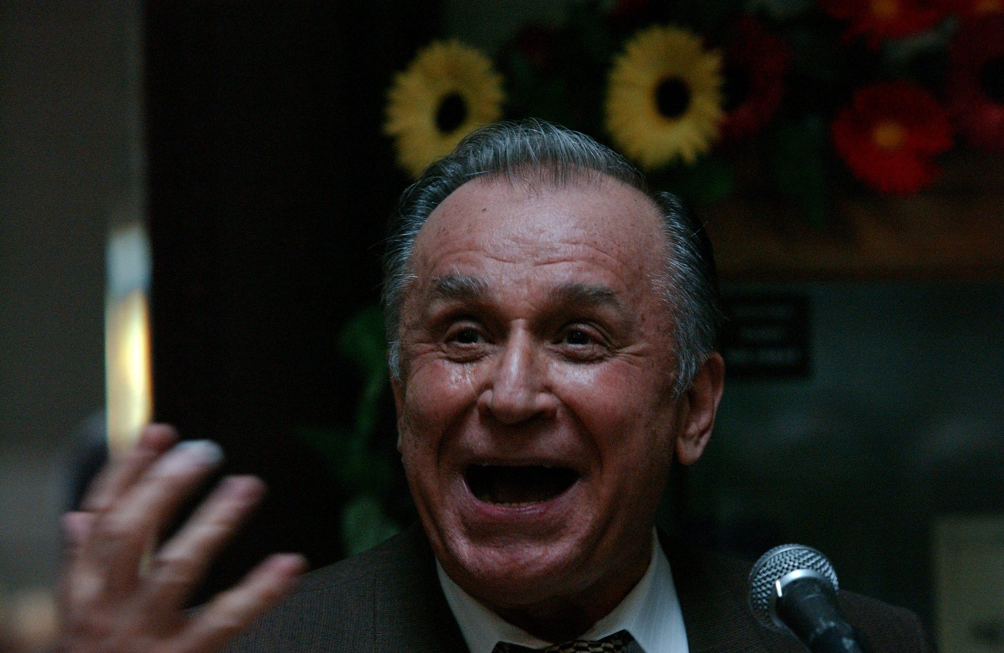 Surpriză mare. Ce-a apărut la mormântul lui Ion Iliescu