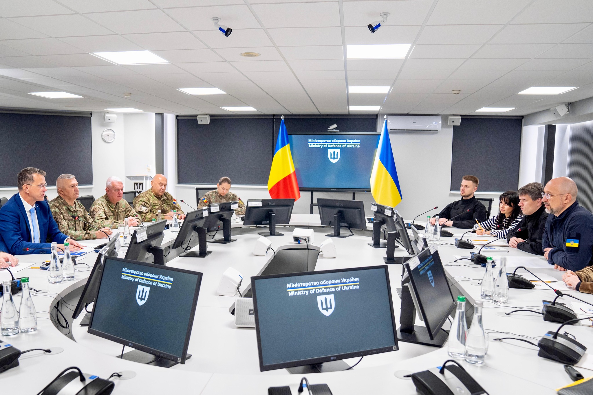 Aflăm de la ucraineni: România a acordat Ucrainei ”22 de pachete de asistență militară”, urmează al 23-lea