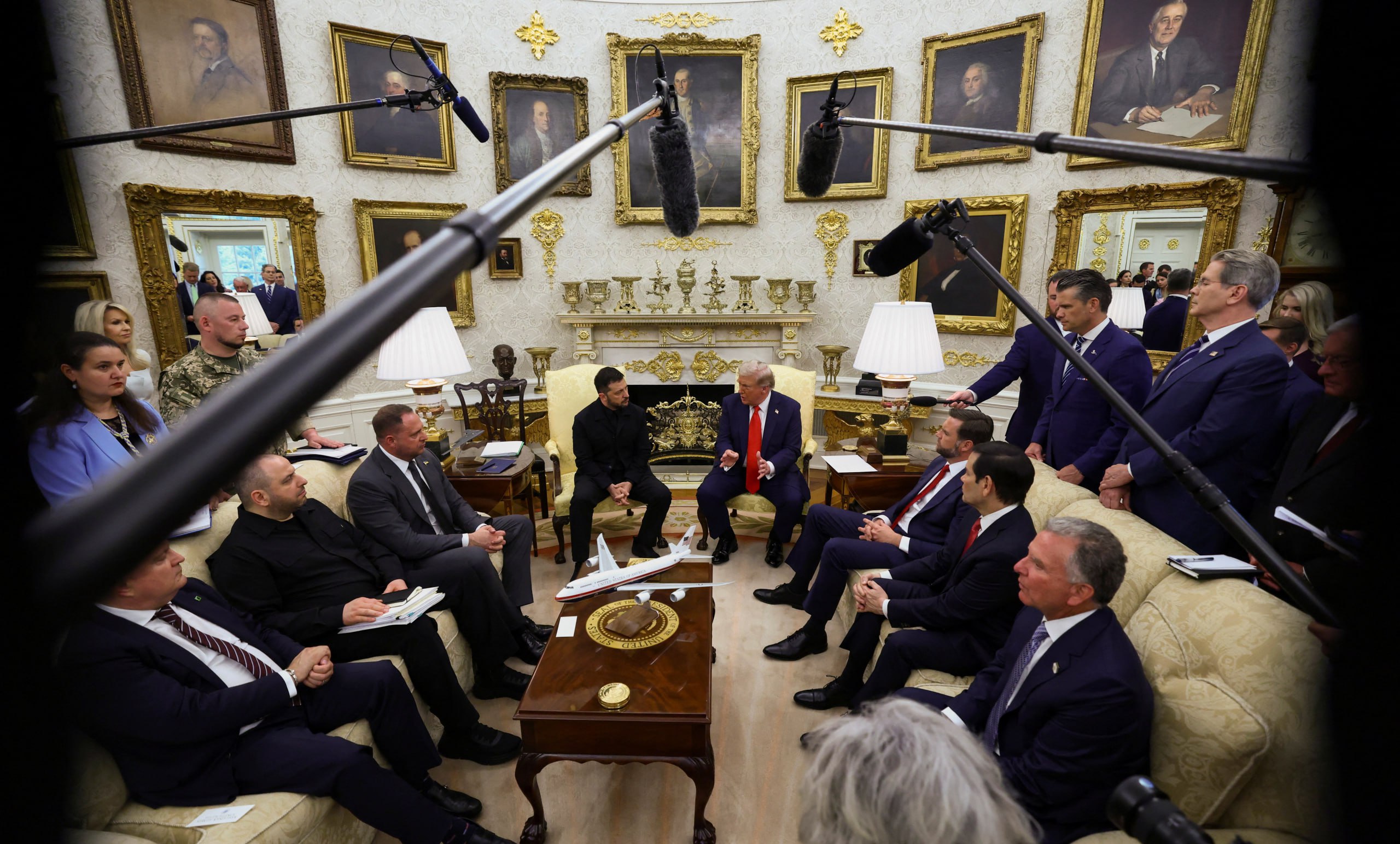 Miliarde de dolari la mijloc. Ce a anunțat Zelenski după întâlnirea de la Casa Albă