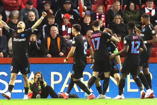 Dezvăluire a lui Gigi Becali: Fostul ambasador al Marii Britanii aducea băutură la Palat!