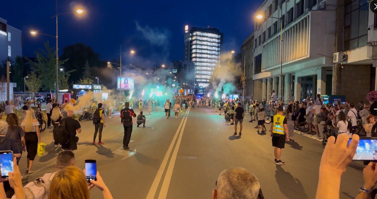 Noapte incendiară în Serbia