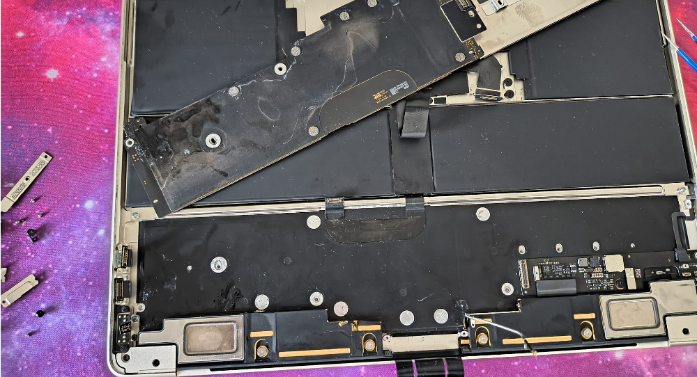 Reparații placă de bază MacBook în București – soluții reale, nu improvizații