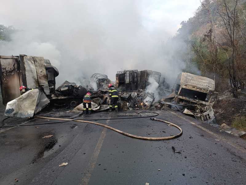 Autotren cuprins de flăcări, pe DN 7