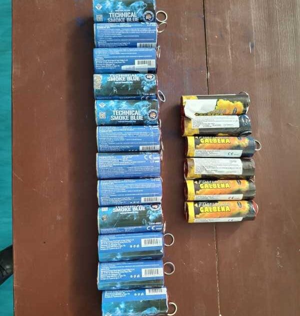 Articole pirotehnice, descoperite înainte de meci