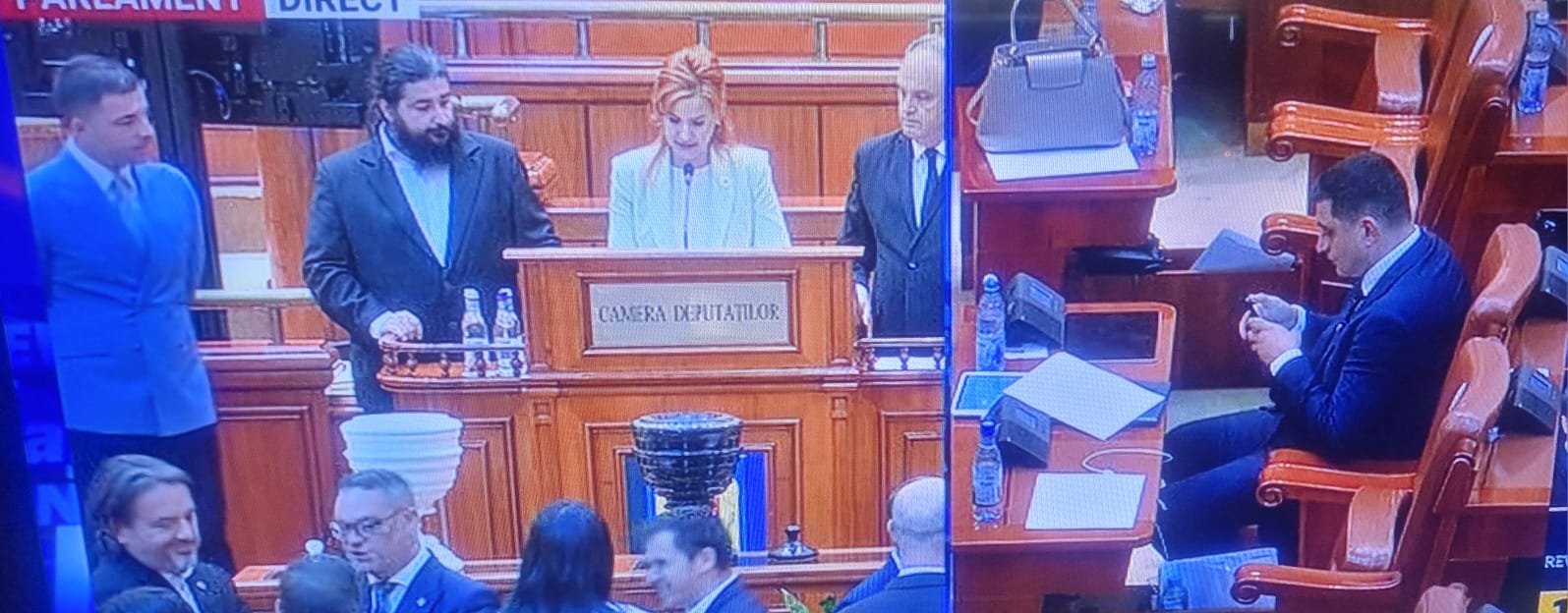 Guvernul, la votul parlamentului. Toate cele patru moțiuni de cenzură au picat