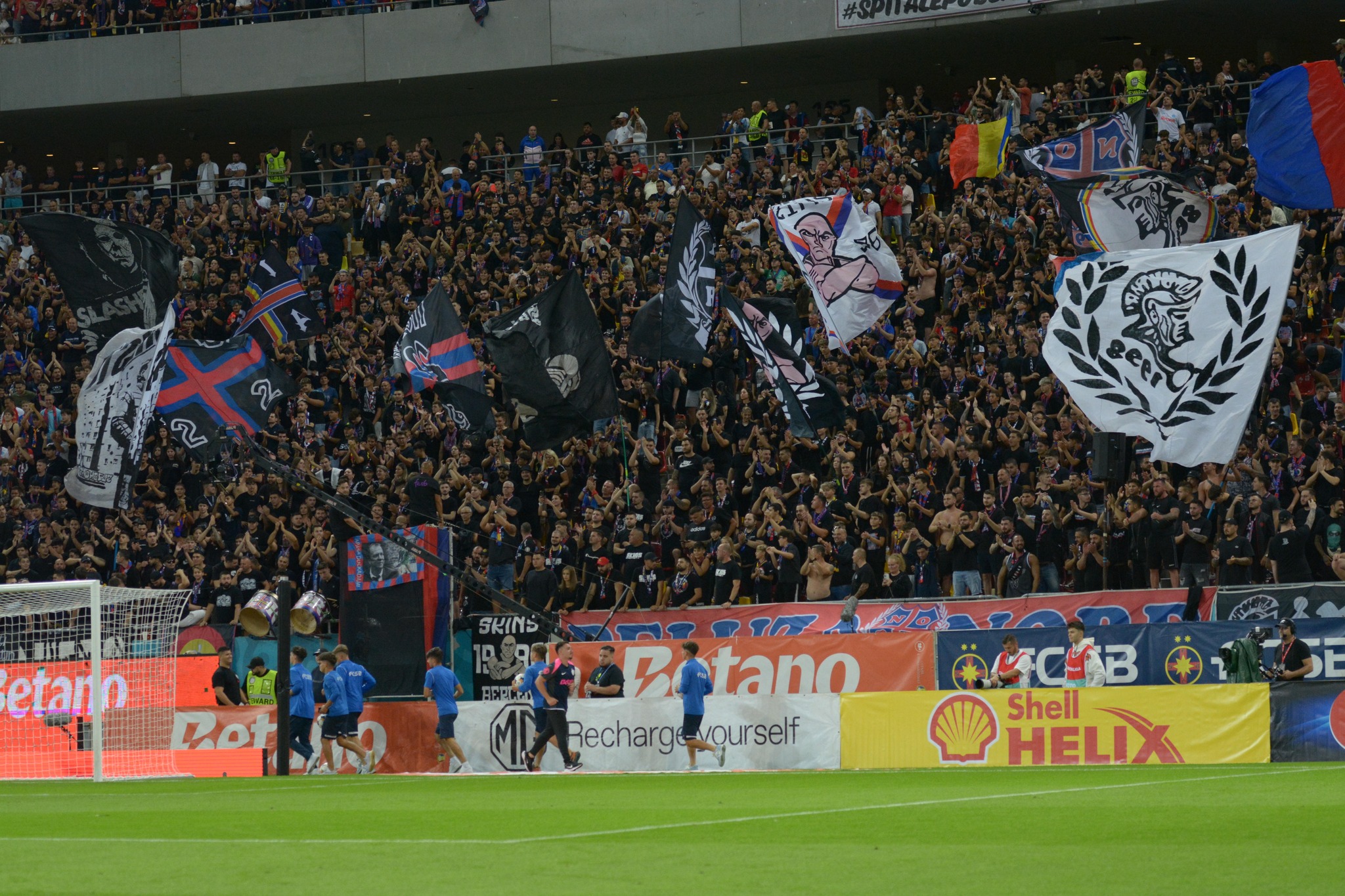 FCSB plătește pentru manifestările rasiste ale suporterilor