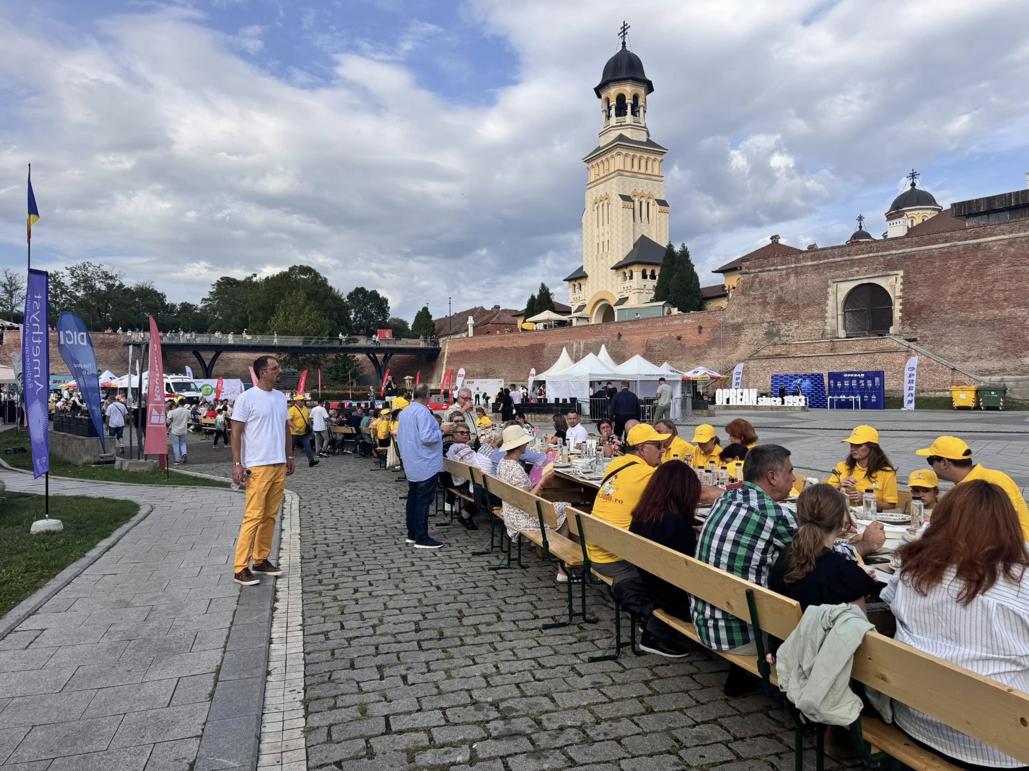 Record mondial la Alba Iulia. ”Masa Care Unește”