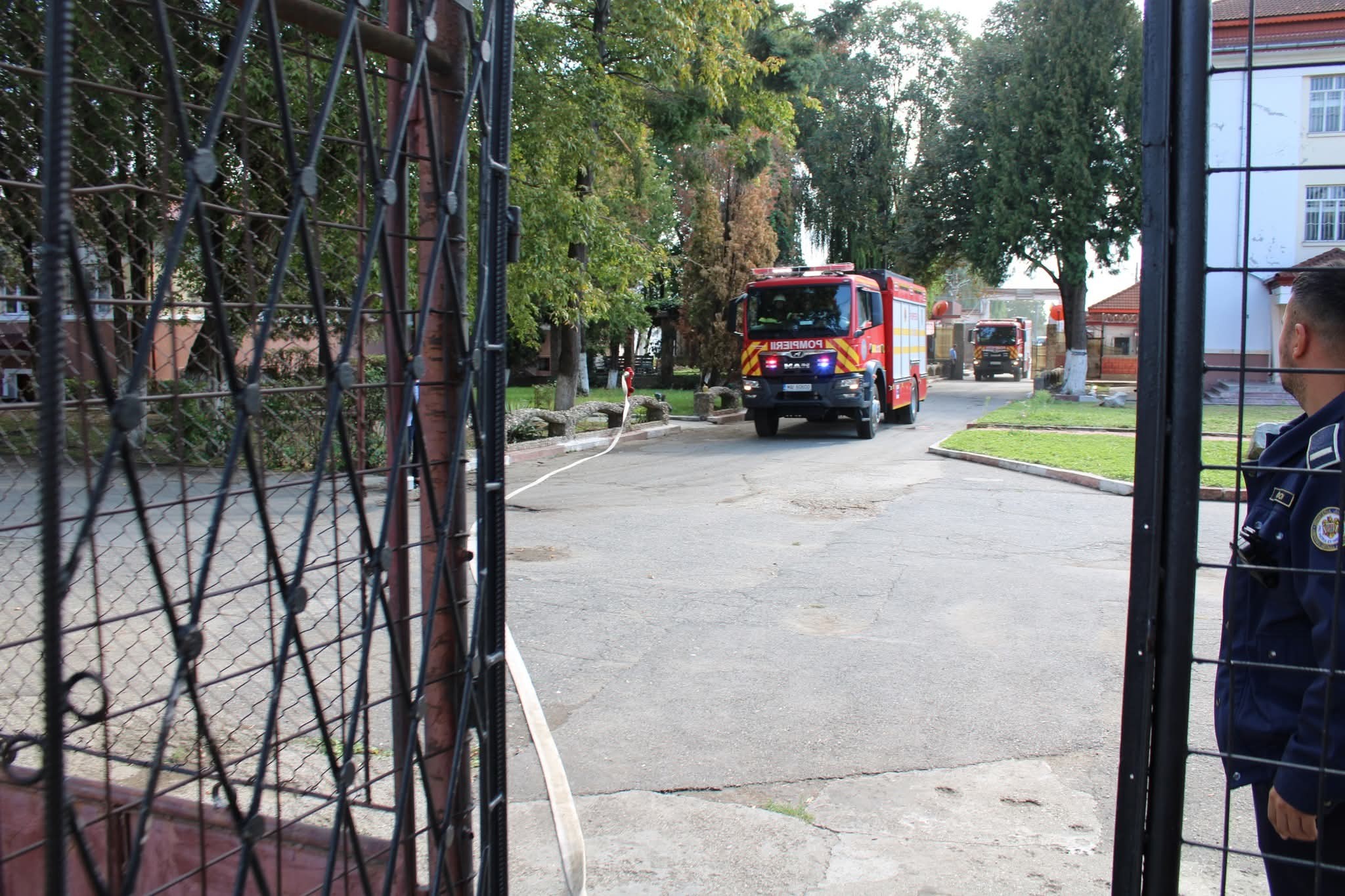 Incendiu la Penitenciarul Găeşti. Deținuți evacuați