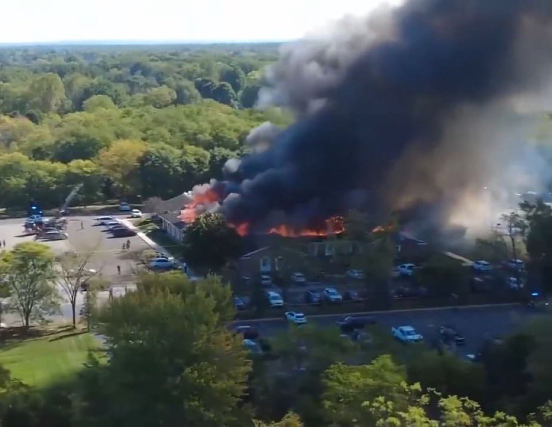 Împușcături și incendiere la o biserică din Michigan (video)