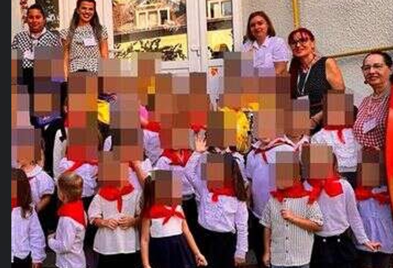 Dosar penal pentru cravatele de pionier