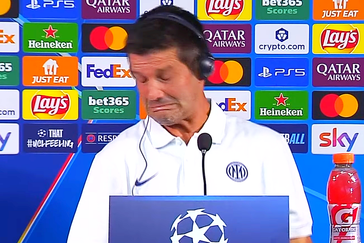   Chivu, în lacrimi la o conferință de presă 