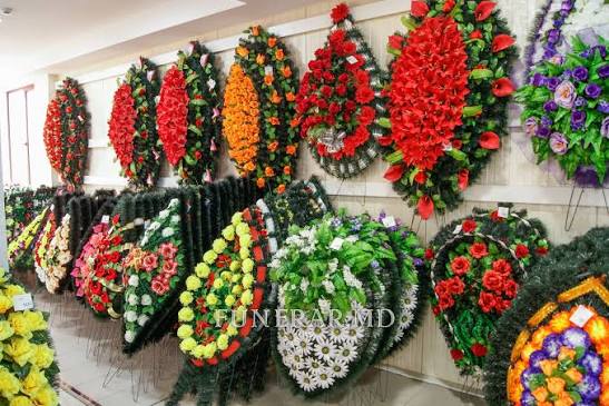 Un primar vrea interzicerea coroanelor din plastic