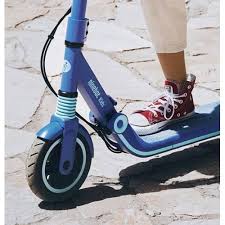 Moartea vine pe trotinetă