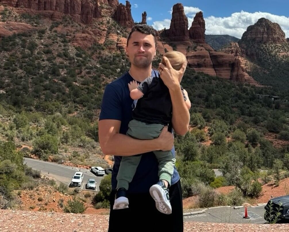 Anchetatorii bâjbâie după asasinarea lui Kirk