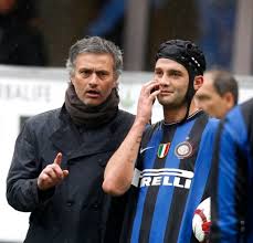 Chivu în pericol de a fi înlocuit de propriul idol