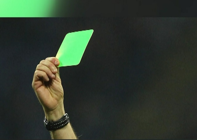 Premieră în fotbal: penalty anulat de cartonașul verde!