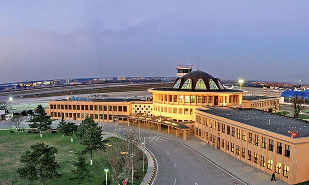 Incident la Aeroportul Băneasa. Un avion a ieșit de pe pistă