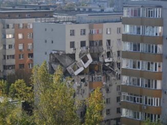 VIDEO Blocul afectat de explozia din Rahova, inspectat cu drona. Constructorul pregătește lucrările de punere în siguranță