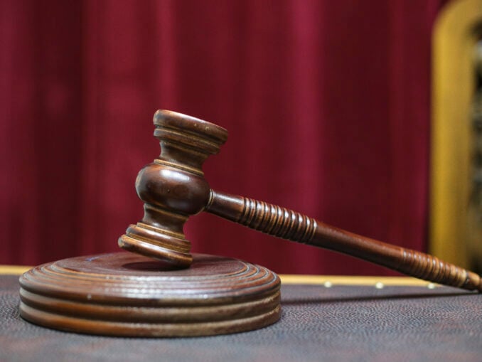 Judecătorii din Oradea trimit actele cu Poșta, între etajele aceleiași clădiri