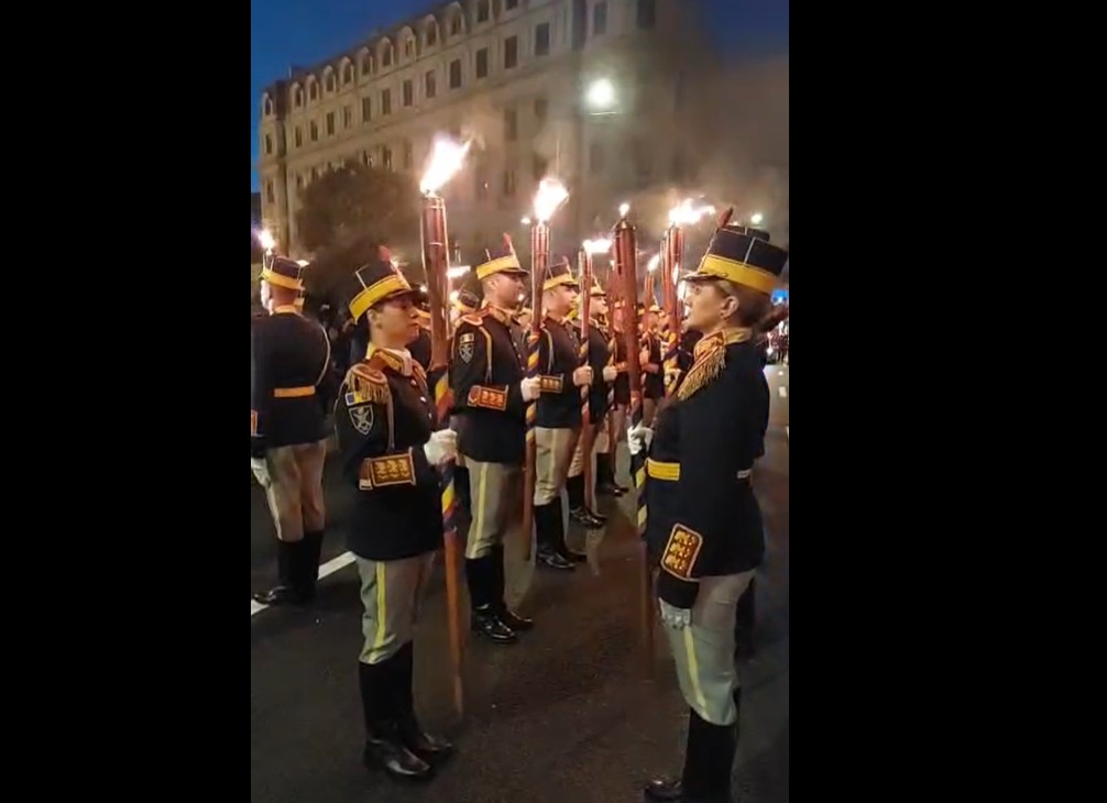 Spectacolul militarilor pe străzile Capitalei VIDEO