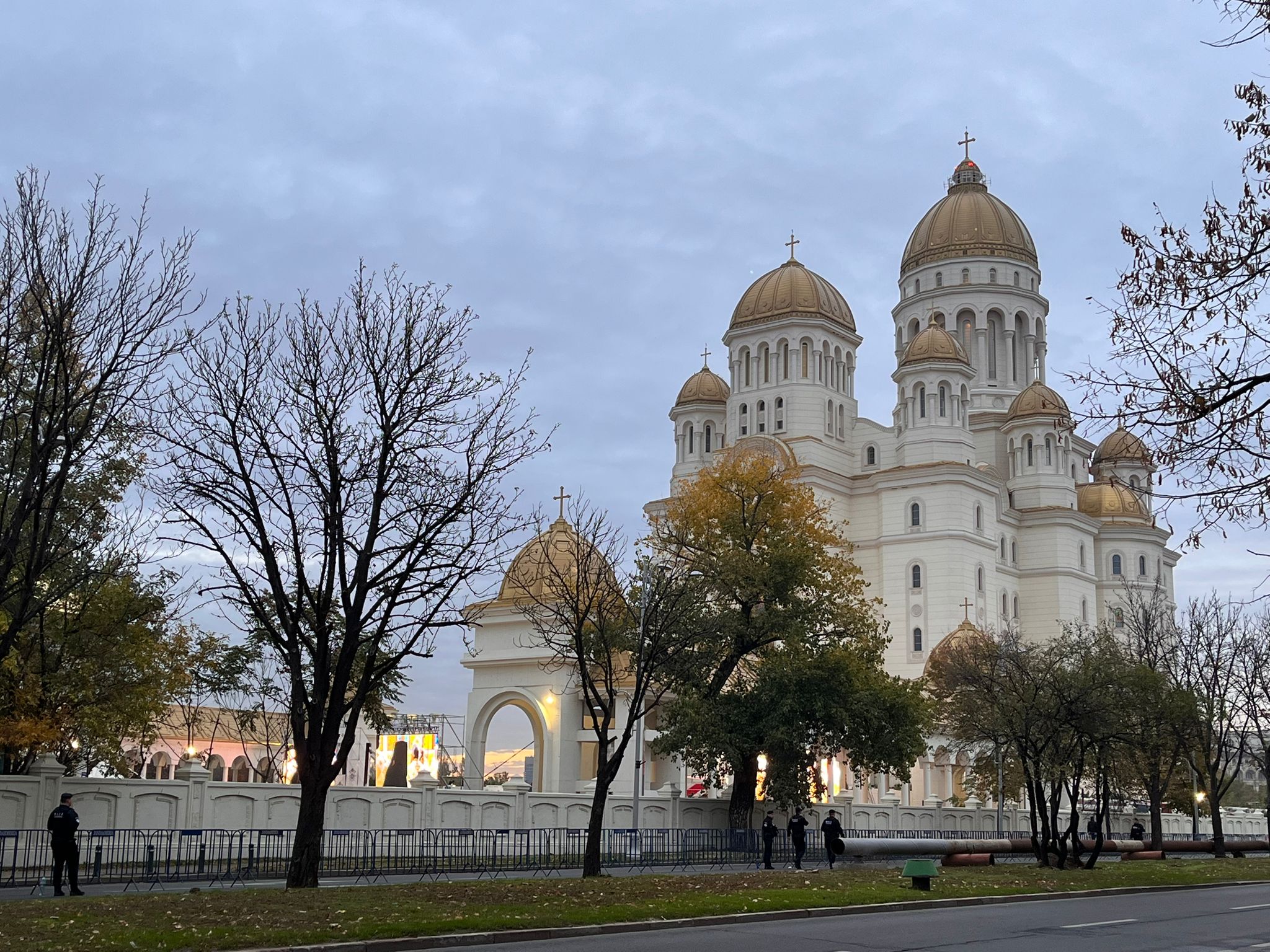 Veste pentru pelerini! Schimbare la programul de vizitare al Catedralei Naționale