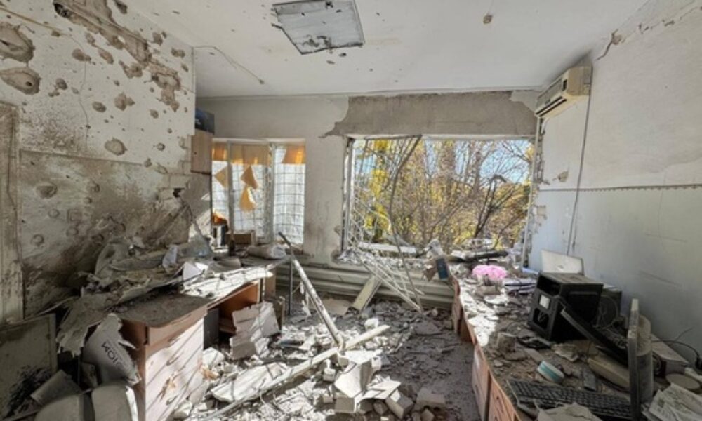 Rusia, acuzată de „noi crime de război„ după bombardarea unui spital de copii din Herson