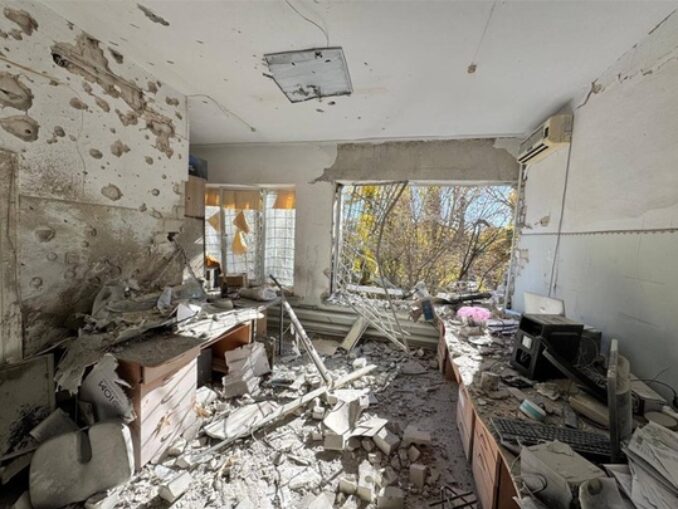 Rusia, acuzată de „noi crime de război„ după bombardarea unui spital de copii din Herson