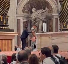 Reţinut după ce a urinat pe altarul Bazilicii Sfântul Petru