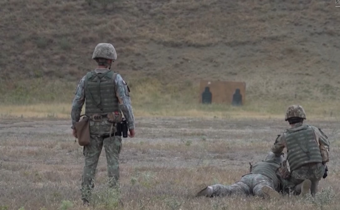 Țară, țară, vrem ostași?