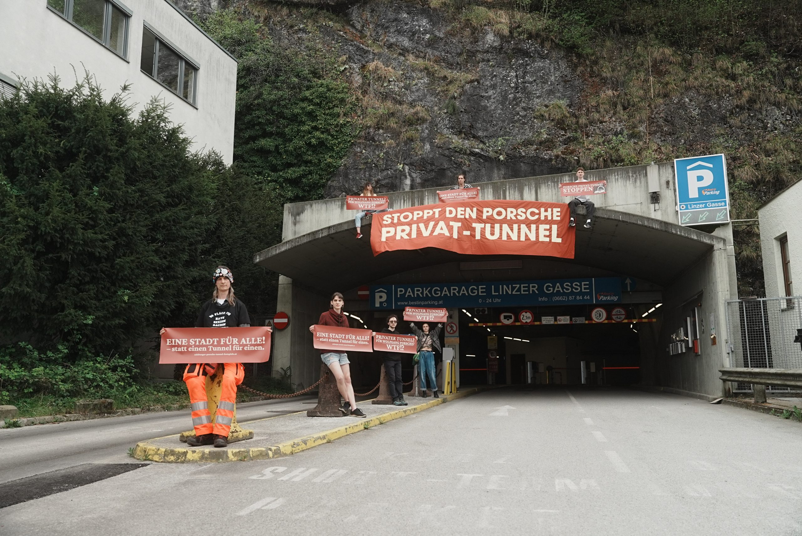 Vrea tunel prin munte ca să nu mai stea în trafic