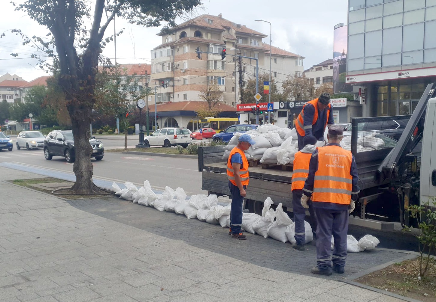 Au furat sacii cu nisip puși contra inundațiilor