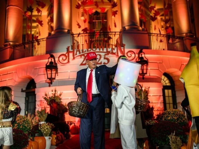 Spider-Man și Captain America, la petrecerea de Halloween pe care Donald Trump a organizat-o la Casa Albă