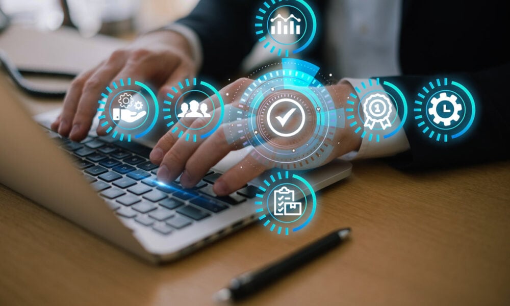 România și trecerea rapidă în era digitală: motivele din spatele migrației online