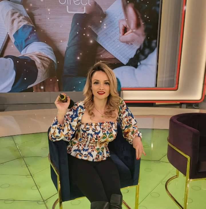 VIDEO O vedetă TV, rivala Dianei Șoșoacă, reținută împreună cu soțul după un scandal monstru