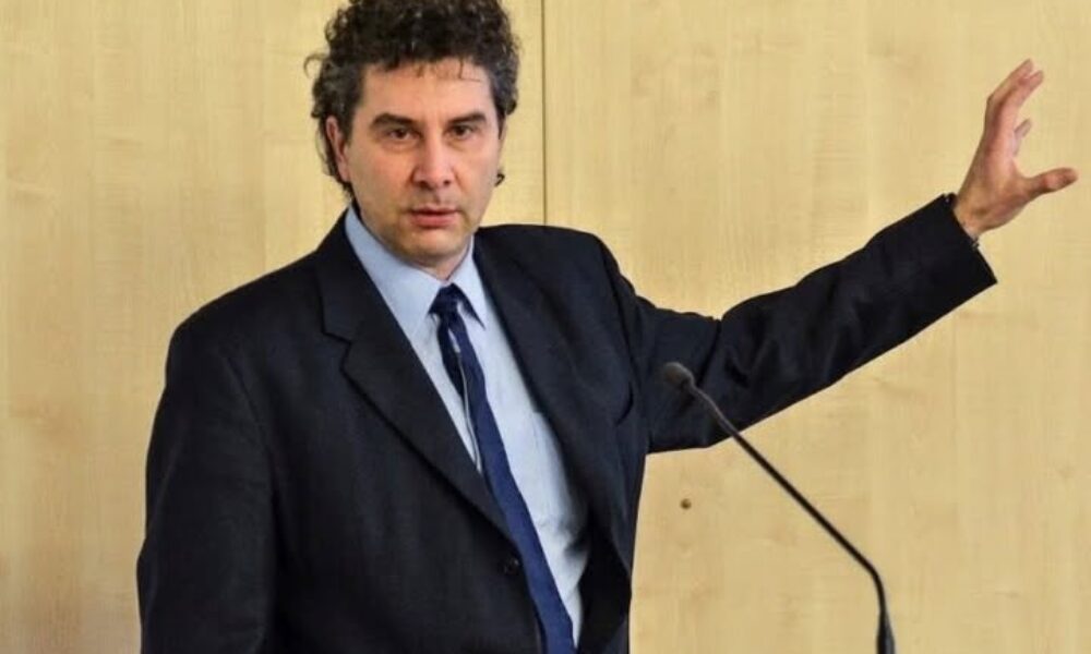 Un „orbanism soft”. Profesorul Corneliu Bjola critică strategia de apărare