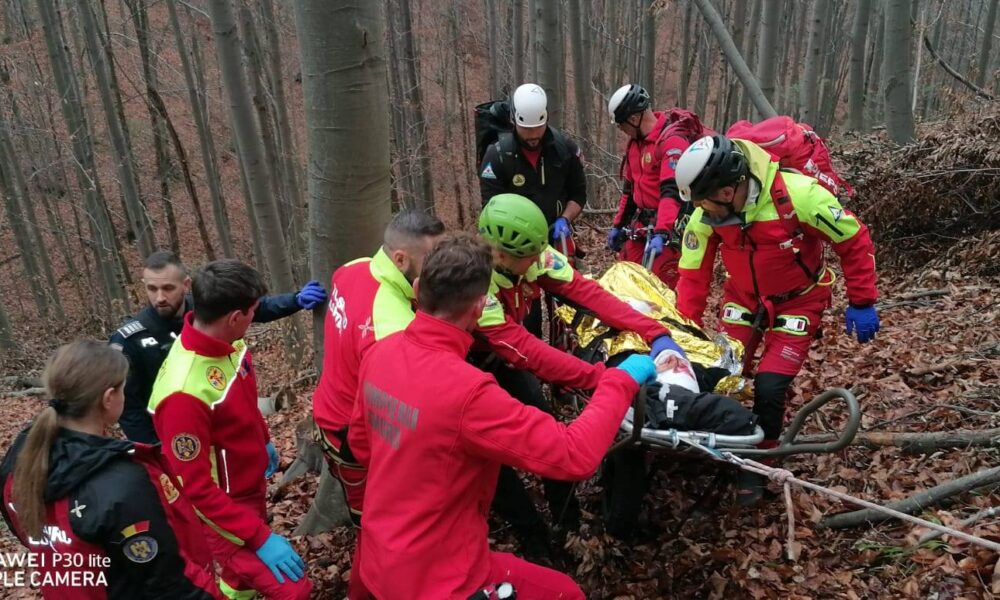 Bărbat grav rănit, ajutat de salvamontiștii din Maramureș
