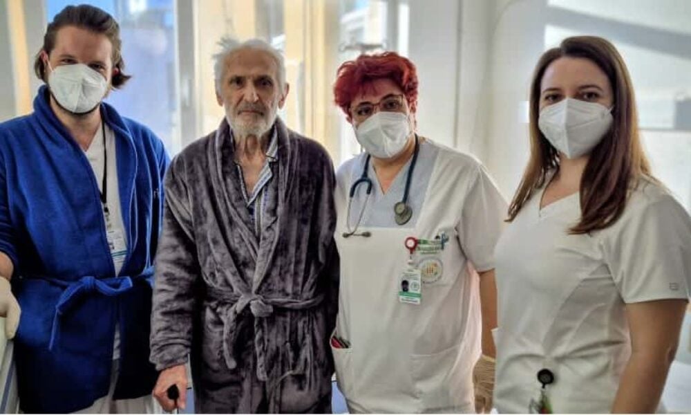 Pacient de 101 ani, vindecat de medici: „Mă ridic eu din asta!”