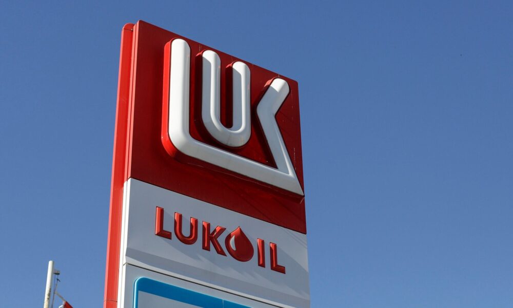 Lukoil în România: afaceri de 11 miliarde, 5.000 de angajați, 300 de benzinării – ANALIZĂ