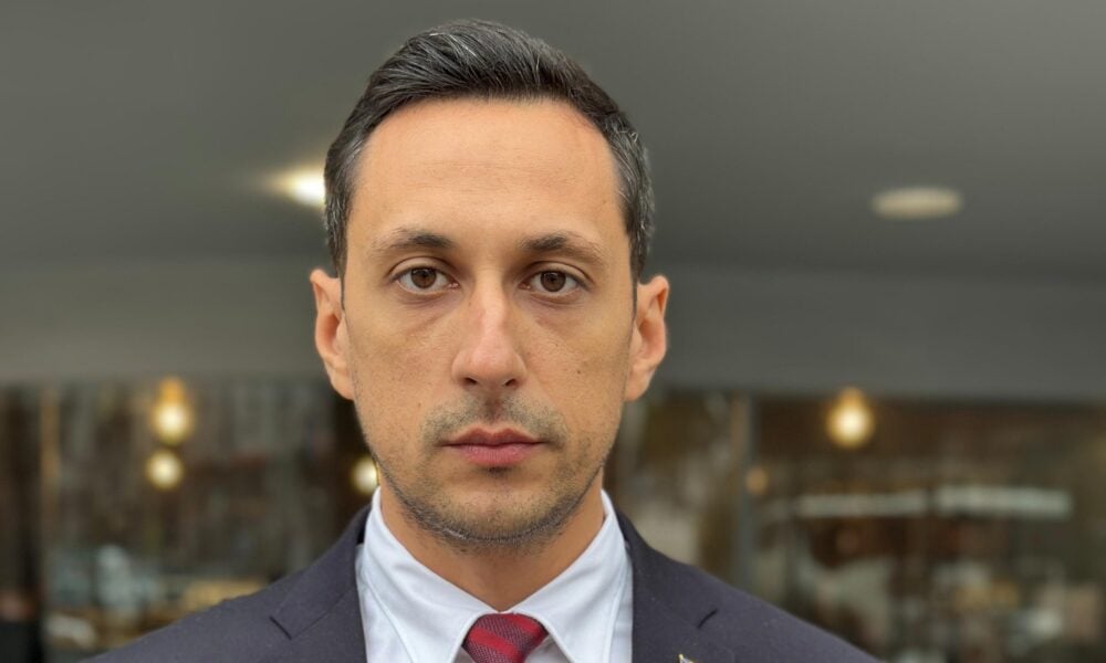 Cine este Vlad Gheorghe – bătut la protestele din 10 august, a părăsit USR cu scandal, i-a depus plângere penală lui Marcel Ciolacu – ALEGERI PRIMĂRIA CAPITALEI