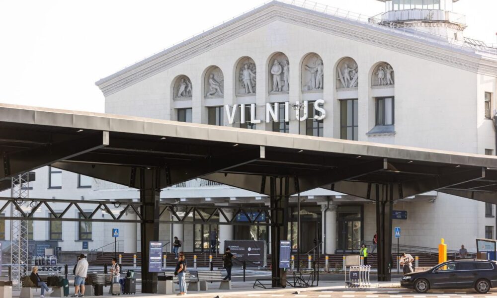 Aeroportul din Vilnius, din nou închis