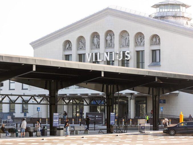 Aeroportul din Vilnius, din nou închis