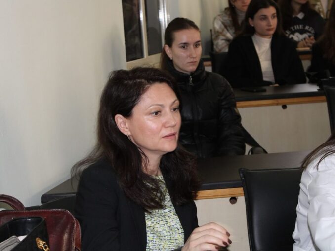 Dăruiește ceartă!