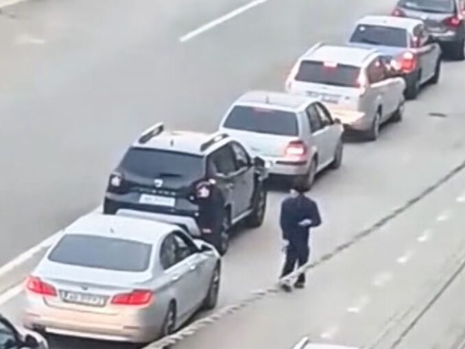 Cerșetor care se vindecă „miraculos”, filmat pe stradă. Autorul clipului, un polițist