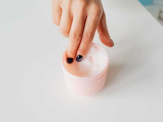 În stare gravă la spital din cauza unei creme de față