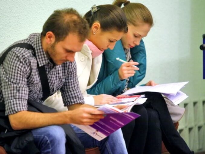 Motivele pentru care România este pe ultimul loc în Europa la numărul tinerilor angajați