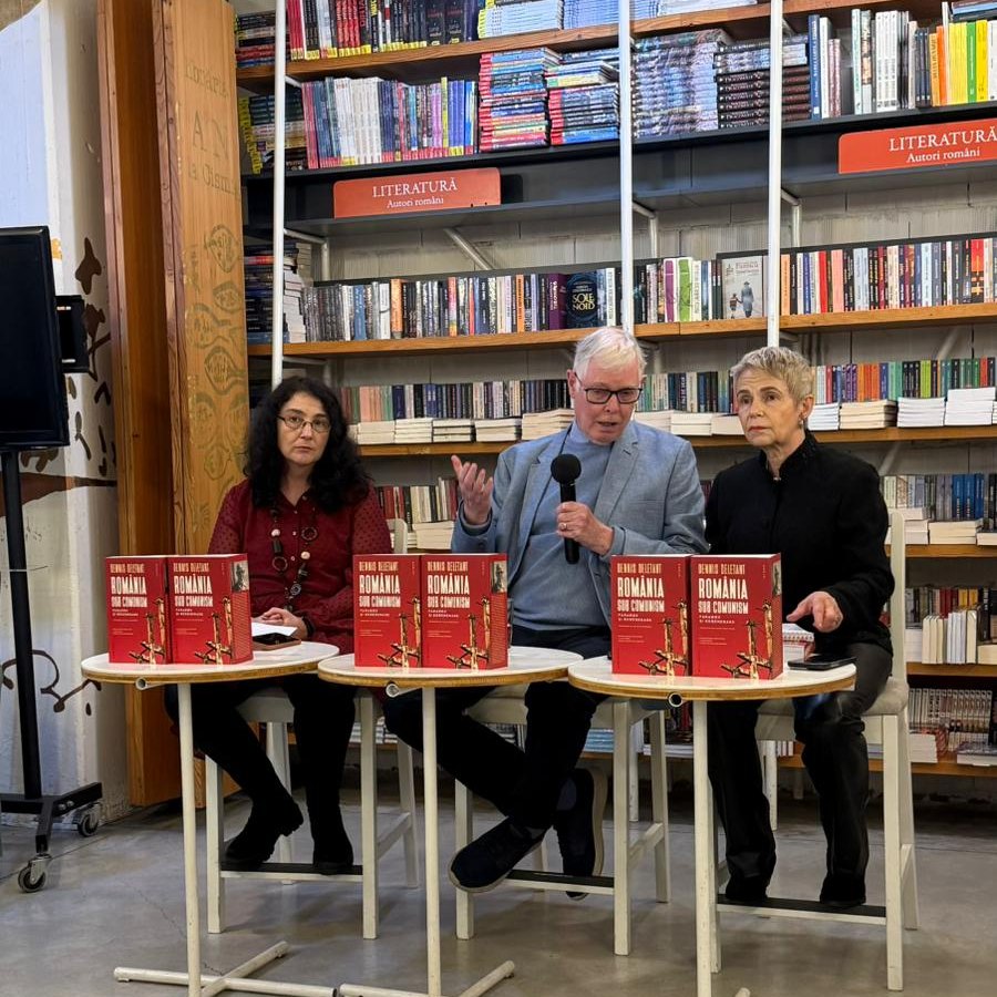 Dennis Deletant vorbind la lansarea noii cărți FOTO Facebook Humanitas