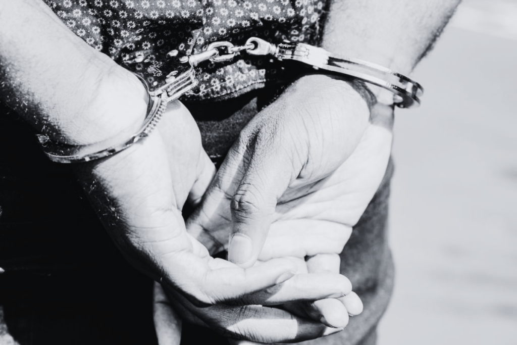 Priviri curioase în dosarele Securităţii (VI): Arestarea ca fapt divers