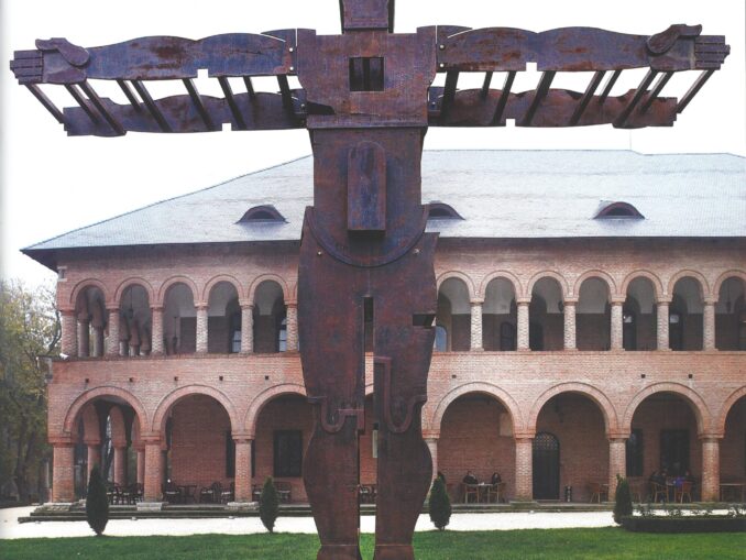 Un urmaș al Omului Vitruvian pe platoul Luncanilor