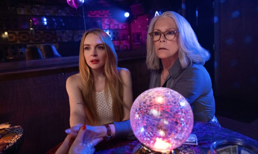 Jamie Lee Curtis și Lindsay Lohan fac din nou schimb de vieți în „Vinerea și Mai Trăznită”
