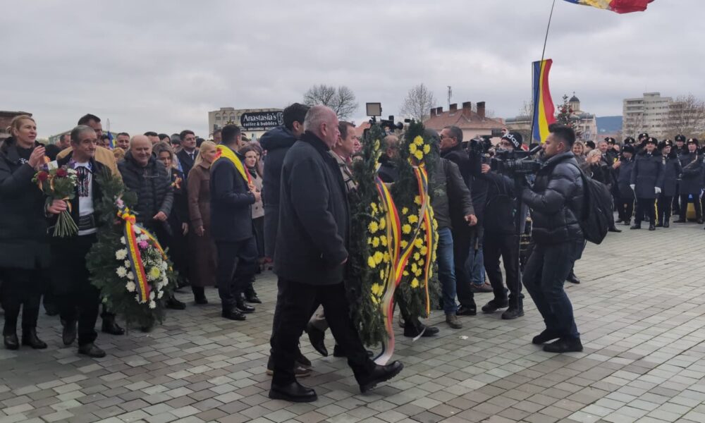 Huiduieli la depunerea de coroane la Alba Iulia
